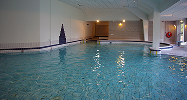 Binnenzwembad van Fletcher Hotel-Restaurant De Eese-Giethoorn